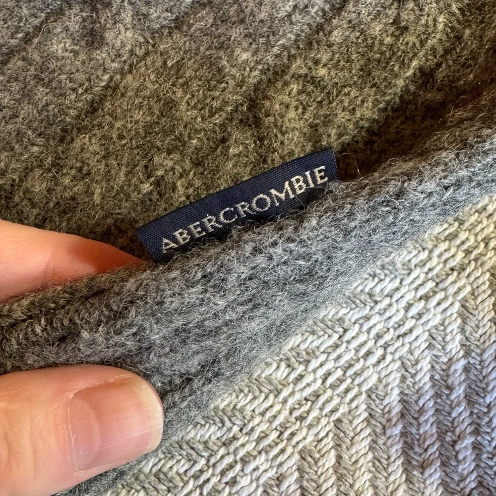 Men's Vintage Abercrombie‎ & Fitch Wool Cableknit Sweater, Gray, Size S (L)